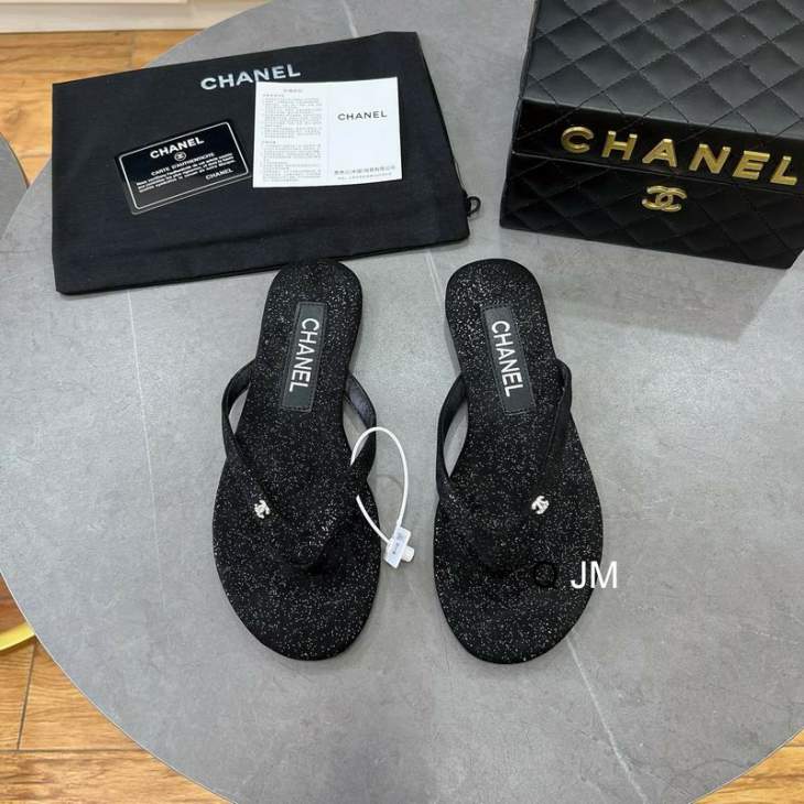 Picture of Chanel Slippers _SKUCHANELsz35-40JM05043194